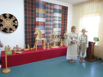 Емельянова-выставка на МИРе Сибири 2016