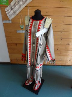 Аксёнова-Стилизованный нганасанский костюм шамана 1